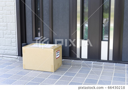 Products that arrive at the entrance (delivery) 66430218