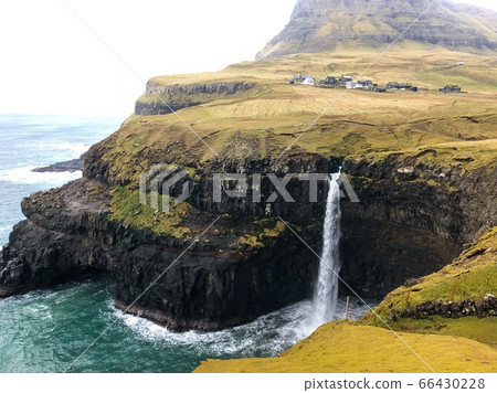 [Faroe Islands] The largest waterfall in the North Pacific | At Gasadalur Village 66430228