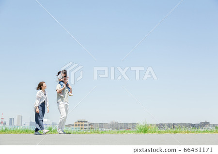 Parents and families taking a walk on the bank (new lifestyle image) 66431171