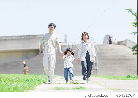 Parents and children holding hands and taking a walk outdoors (new lifestyle image) Parents and children holding hands and taking a walk outdoors (new lifestyle image) 66431767