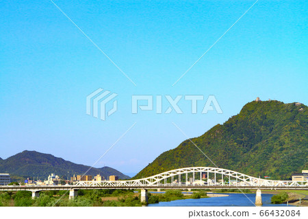 Scenery of Chungju Bridge and Mt. Kinka over the Nagara River 66432084