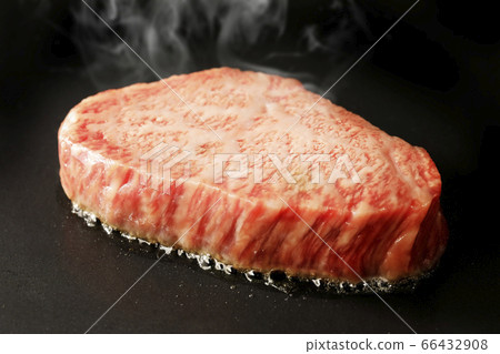 Grilled fillet steak on an iron plate (Japanese black beef from Hokkaido) 66432908