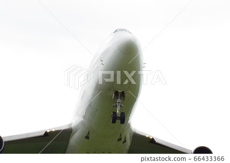 B747 jumbo jet aircraft landing at Yokota base 66433366