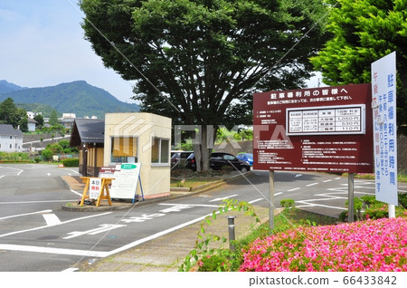 神奈川縣立七澤森林公園中央入口停車場入口和鮮綠色 66433842