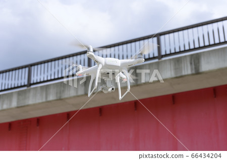 Inspection of bridge by drone (viewed from the ground) 66434204