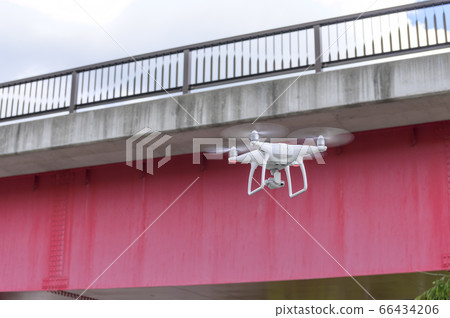 無人機檢查橋樑(從地面看) 無人機檢查橋樑(從地面看) 66434206