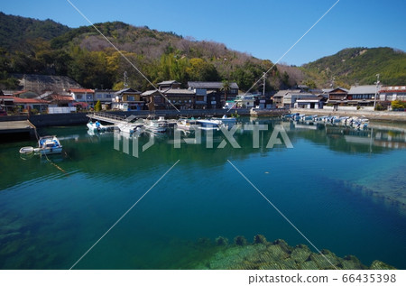 Kitagi Island fishing village 66435398