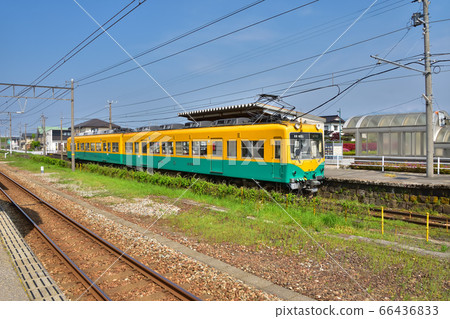 14760 series trains stopped at Torikawa Railway Namerikawa Station 66436833