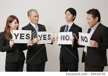 Four business people who confront each other with YES and NO Four business people who confront each other with YES and NO 66438798