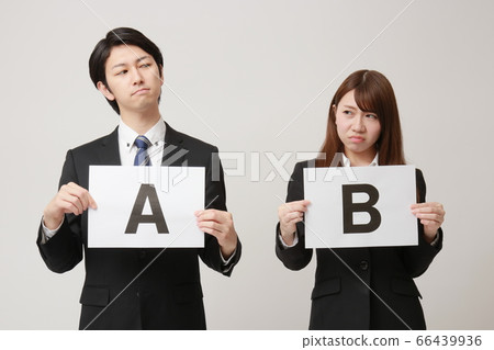 Business person who confronts plan A plan B (business person with whiteboard) Business person who confronts plan A plan B (business person with whiteboard) 66439936