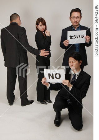 商務人士性騷擾行為（工作室用白板拍攝） 66442296