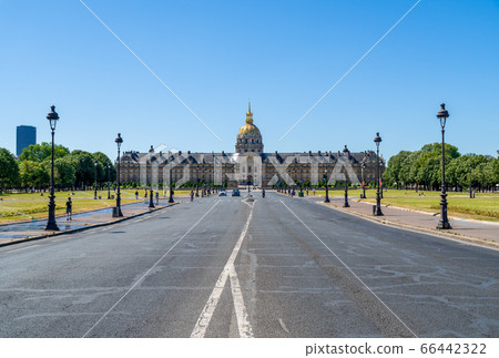 Esplanade des Invalides and Hotel des invalides - Paris, Francelides - Paris, France Esplanade des Invalides and Hotel des invalides - Paris, Francelides - Paris, France 66442322