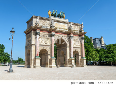Carrousel Arch of Triumph during the Covid-19 epidemic in Paris, France Carrousel Arch of Triumph during the Covid-19 epidemic in Paris, France 66442326