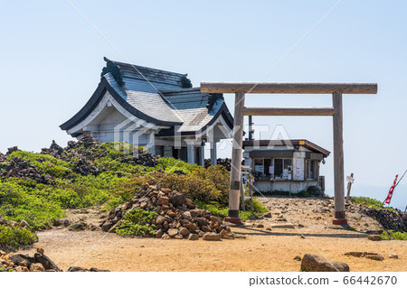 The clear sky and the peak of Zao mountain, Karitamine Shrine (Okumiya) The clear sky and the peak of Zao mountain, Karitamine Shrine (Okumiya) 66442670