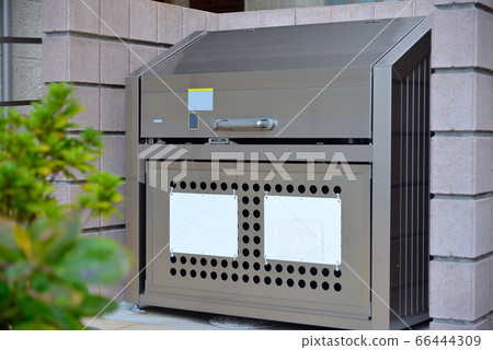 Shared garbage storage 66444309