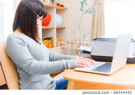 PC working woman printer copy space 66444445
