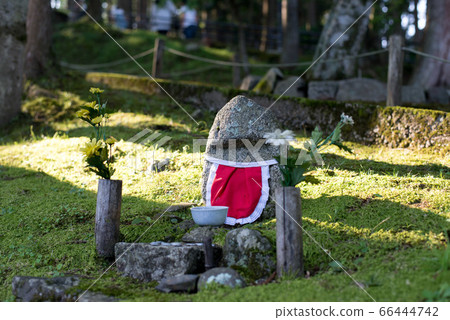 Mr. Jizo from the sunbeams through the sun 66444742