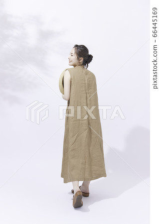 美麗的年輕女子[肖像] 66445169