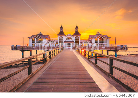 Seebrucke Sellin at sunrise, Baltic Sea, Germany Seebrucke Sellin at sunrise, Baltic Sea, Germany 66445307