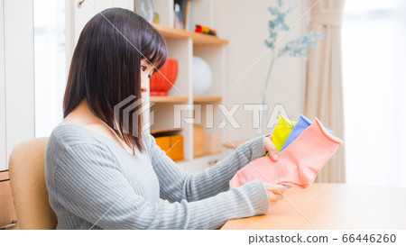 Women preparing socks Copy space 16:9 66446260