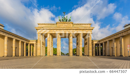 Brandenburg Gate at sunrise, Berlin, Germany Brandenburg Gate at sunrise, Berlin, Germany 66447307