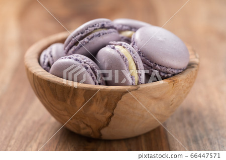 blueberry macarons in olive wood bowl closeup blueberry macarons in olive wood bowl closeup 66447571