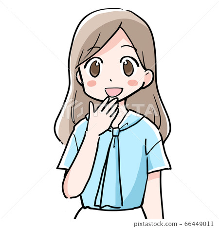 夏天穿衣服的女人微笑著朝前看 66449011