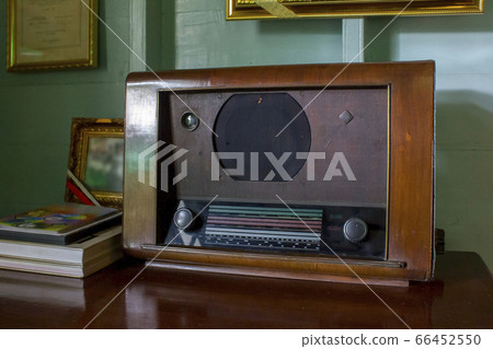 Old-fashioned radio With wooden parts Is on the table Old-fashioned radio With wooden parts Is on the table 66452550