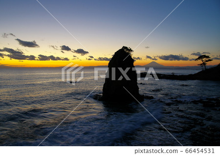 View of Mt. Fuji from Akiya/Tateishi coast at dusk (Yokosuka City) 66454531