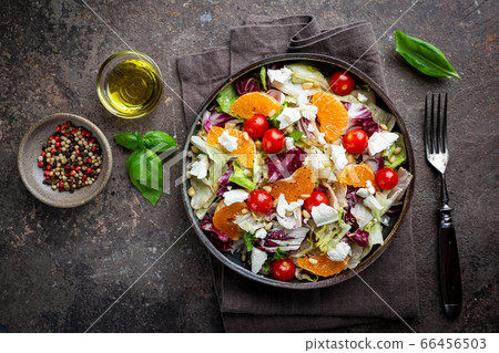 Mixed salad leaves 66456503