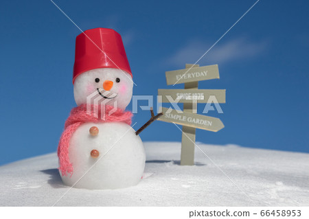 手工製作的雪人和度假勝地信息板 66458953