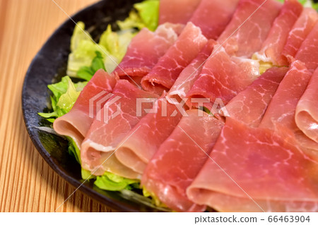 Plenty of vegetables and sliced ham Plenty of vegetables and sliced ham 66463904