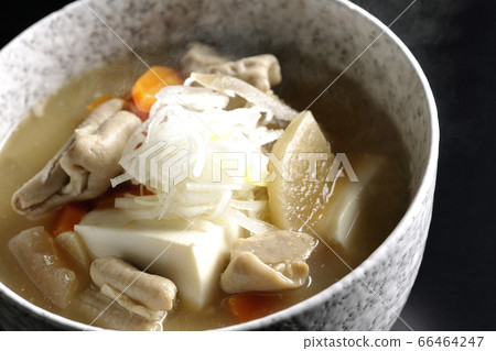 燉蘿蔔,胡蘿蔔,牛bur,豆腐(黑色背景) 燉蘿蔔,胡蘿蔔,牛bur,豆腐(黑色背景) 66464247