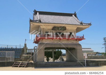 [Chugoku 33 Kannon Sacred Ground] No. 1 Saidaiji Stone Gate and Blue Sky Higashi-ku, Okayama City, Okayama Prefecture 66466254