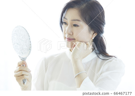 女商人,美容,裝飾,準備出門,化妝,化妝,房子 女商人,美容,裝飾,準備出門,化妝,化妝,房子 66467177