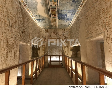 Valley of the royal family 66468610