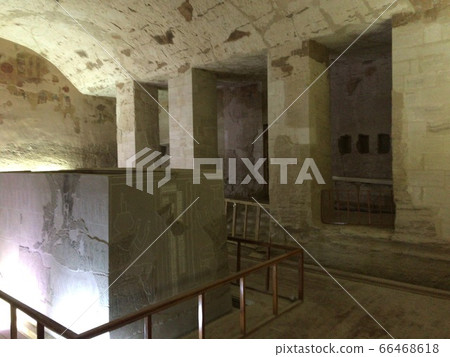 Valley of the royal family 66468618