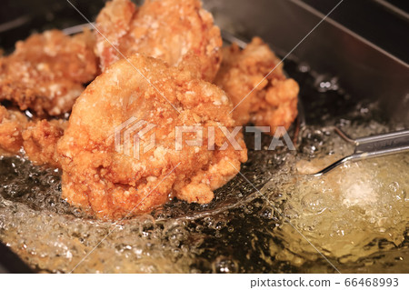 Large fried chicken Large fried chicken 66468993