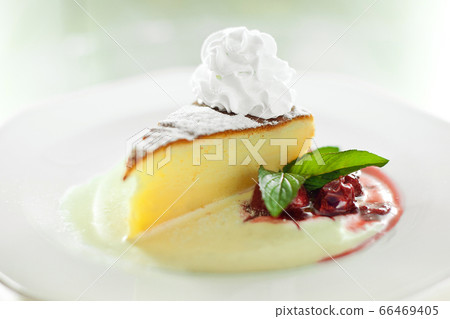 Serving of cheesecake in a plate with cream sauce 66469405