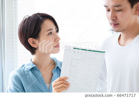 Divorce problem couple fight Divorce problem couple fight 66471717