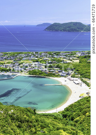 The beautiful scenery of Itoshima seen from Mt. Tateishi, Akutaya Beach, Itoshima City, Fukuoka Prefecture 66471719