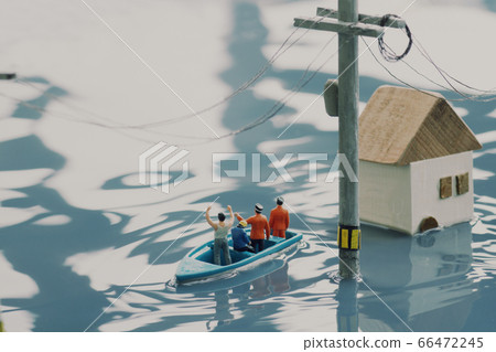 被洪水淹沒的城鎮和救生艇營救的西洋鏡景觀 被洪水淹沒的城鎮和救生艇營救的西洋鏡景觀 66472245