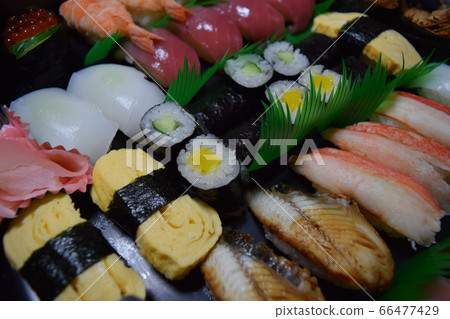 sushi  66477429