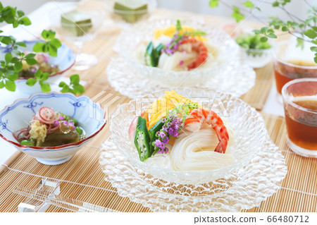 Somen with Kinshi egg and prawns Somen with Kinshi egg and prawns 66480712