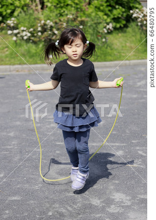 Infant who jumps rope (5 years old child) Infant who jumps rope (5 years old child) 66480795