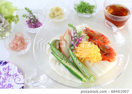 Somen with Kinshi egg and prawns 66481007