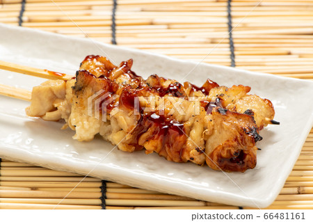 Yakitori/skewers (chicken skin sauce). 66481161