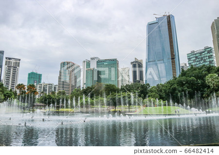 The  fountain on the lake near  Twin Towers 66482414