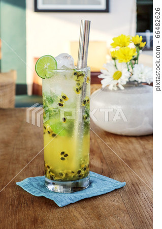Passion fruit mojito cocktail 66482626