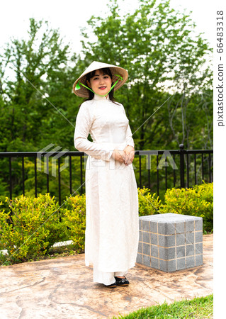 A woman wearing Ao-zai A woman wearing Ao-zai 66483318